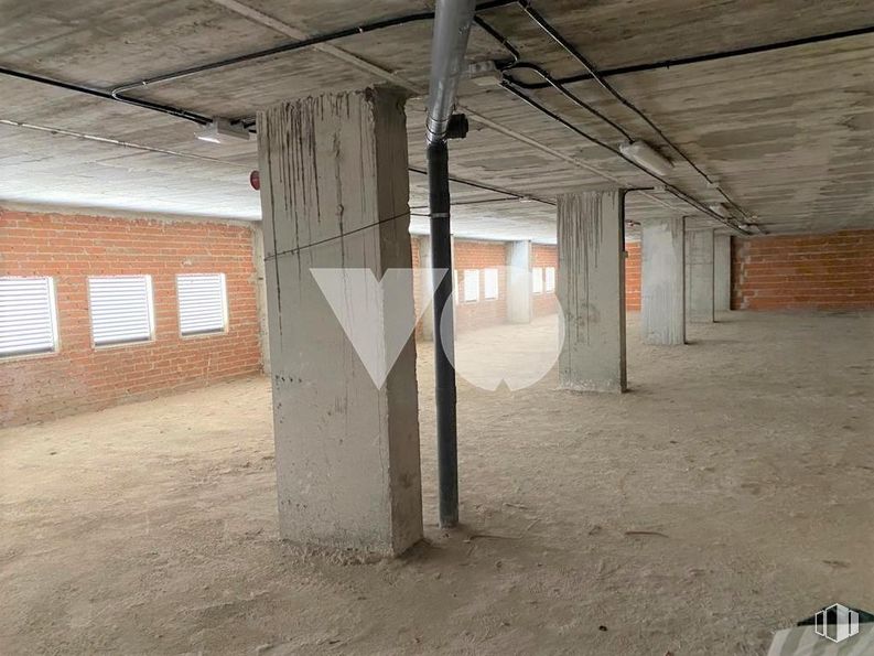 Retail for sale at Calle Alfonso Gómez, 17, San Blas - Canillejas, Madrid, 28037 with window, wood, shade, floor, flooring, beam, ceiling, concrete, tints and shades and hall around