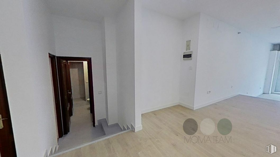 Retail for sale at Avenida España, 68, San Sebastián de los Reyes, Madrid, 28700 with mirror, wood, flooring, interior design, fixture, paint, floor, wood stain, hardwood and laminate flooring around