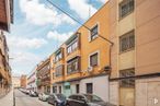 Retail for rent at Calle Lazaga, Tetuán, Madrid, 28020 with car, window, building, tire, cloud, sky, wheel, vehicle, property and infrastructure around