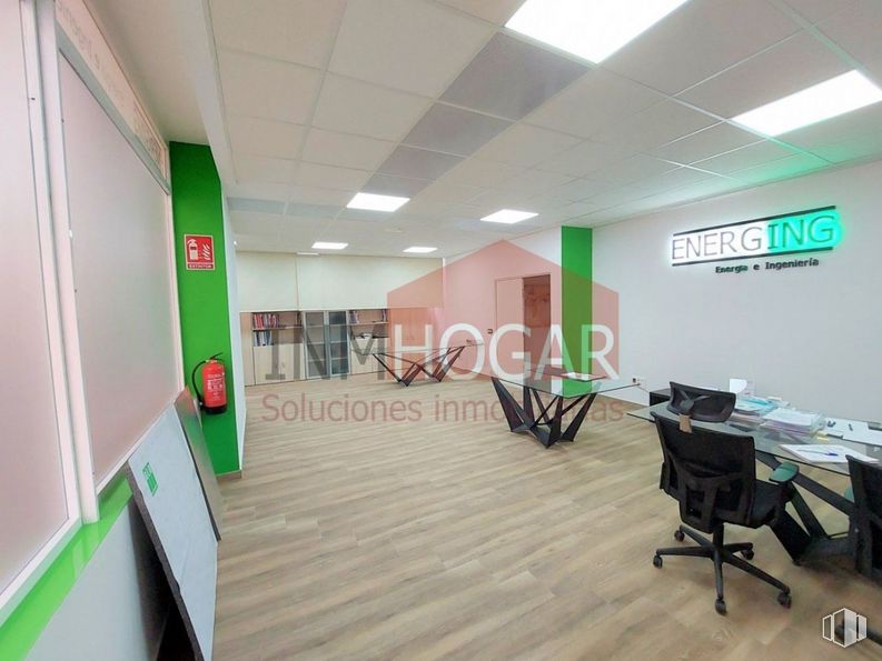 Retail for sale at Zona Sur, Ávila, 05002 with chair, table, building, hall, interior design, fixture, flooring, floor, wall and wood around