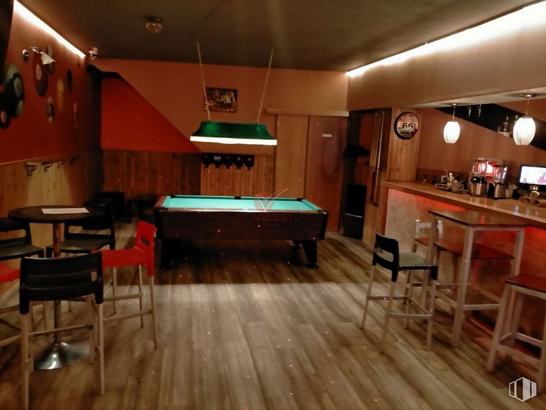 Retail for sale at Calle Diego Jesús Jiménez, Cuenca, 16004 with table, chair, lighting, billiard table, furniture, building, billiard room, pool, recreation room and billiards around