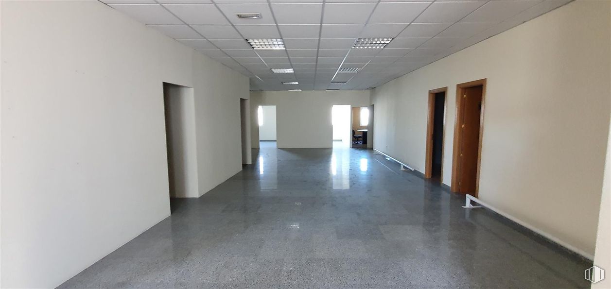 Nave en venta en Calle Alquimia, 14, Móstoles, Madrid, 28933 con puerta, accesorio, hall, interiorismo, suelos, suelo, techo, suelo de baldosas, vidrio y edificio alrededor