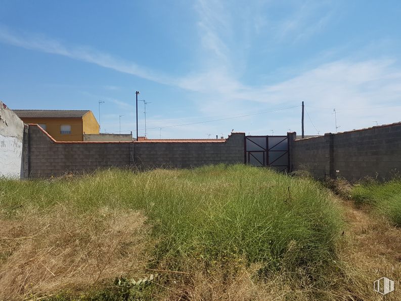 Land for sale at Zona N-301, Corral de Almaguer, Toledo, 45880 with wall, land lot, plain, grasses, soil, wire fencing, overhead power line, home fencing, fence and wire around