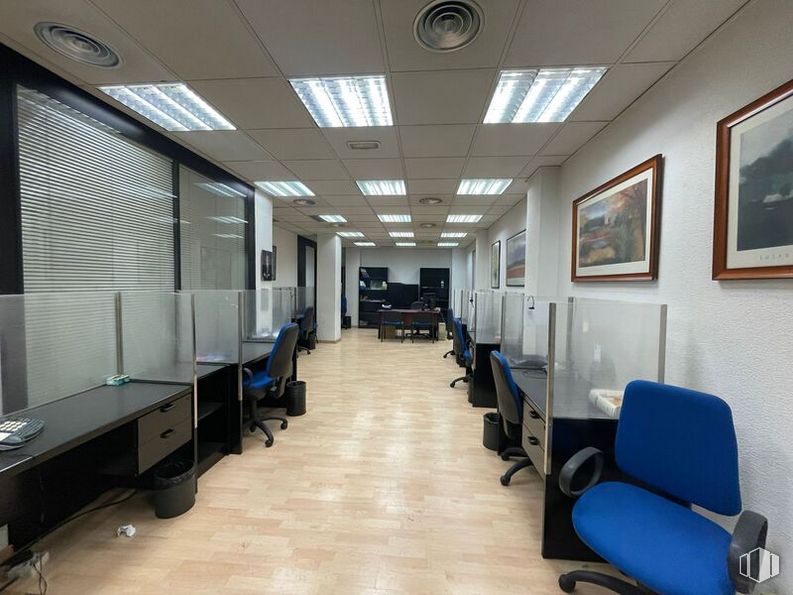 Oficina en venta en Zona Gaztambide, Chamberí, Madrid, 28015 con silla, marco, lámpara, escritorio, alumbrado, mueble, edificio, interiorismo, silla de oficina y pared alrededor