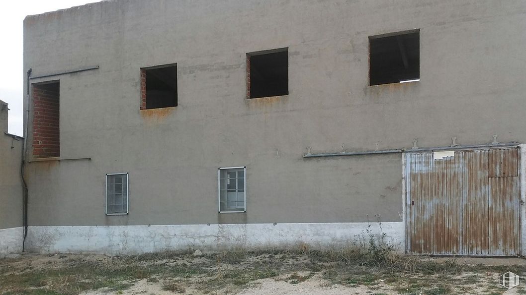 Industrial for sale & for rent at Nave en Crespos, Crespos, Ávila, 05300 with window, building, door, plant, architecture, land lot, grey, wood, facade and rectangle around