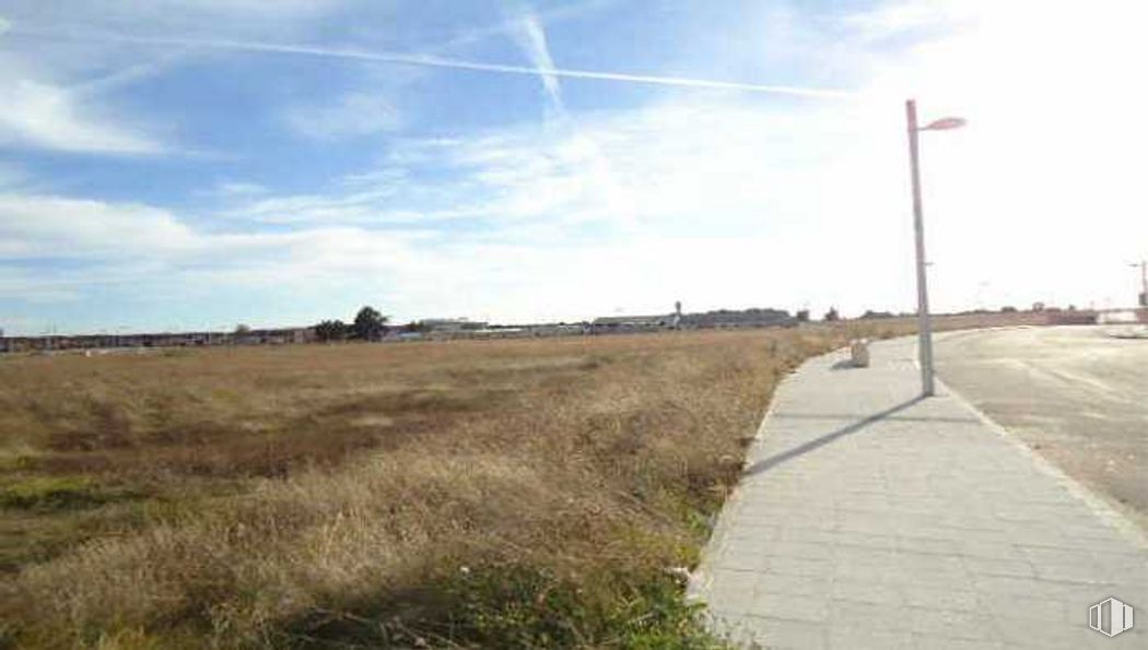 Land for sale at Avenida Pegaso, Griñón, Madrid, 28971 with street light, cloud, sky, plant, natural landscape, grass, plain, horizon, landscape and road surface around