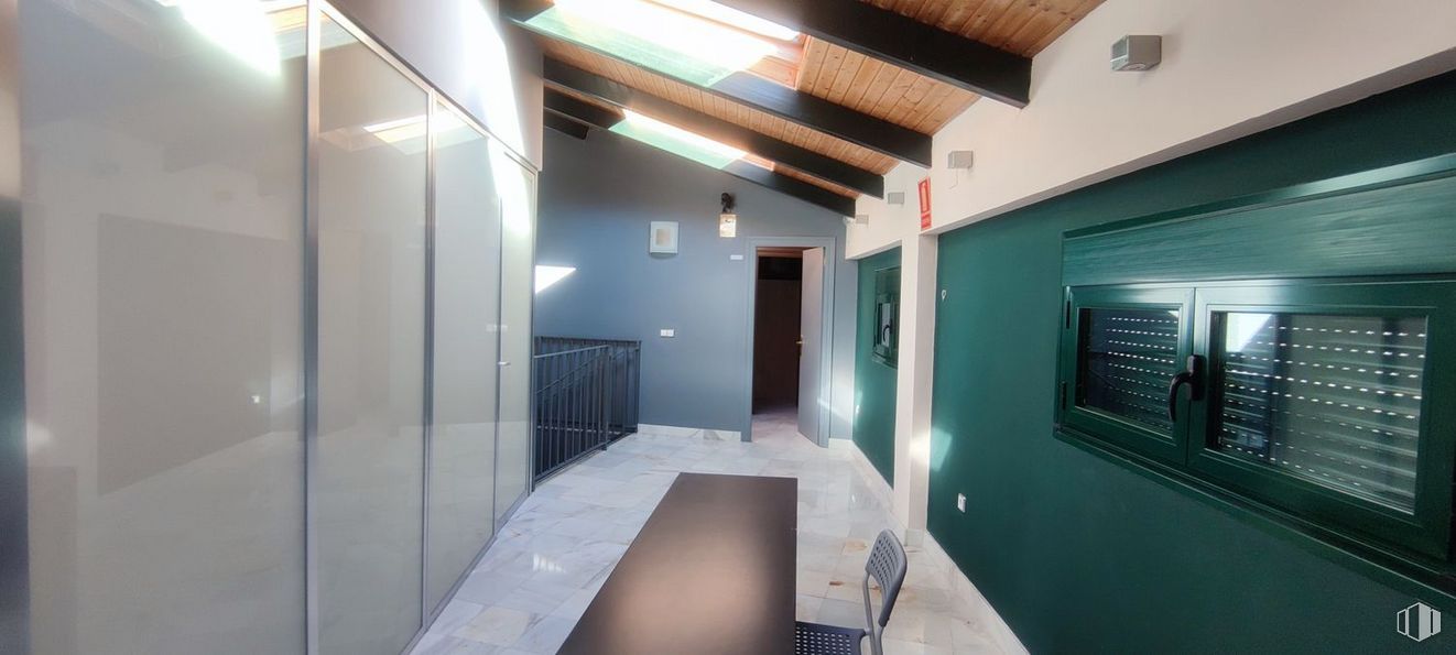 Retail for sale & for rent at Centro, Ávila, 05001 with window blind, property, door, interior design, lighting, flooring, floor, fixture, building and wall around