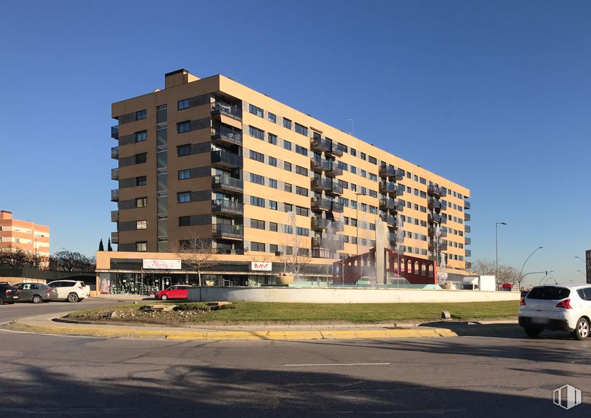 Local en alquiler y venta en Calle Móstoles, 78, Fuenlabrada, Madrid, 28942 con coche, edificio, cielo, vehículo, ventana, luz de la calle, rueda, diseño urbano, condominio y bloque de torre alrededor