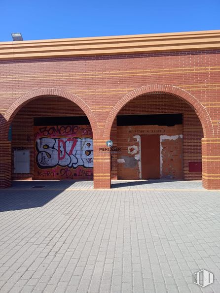 Retail for sale at Avenida España, 4, Villanueva de la Torre, Guadalajara, 19209 with door, arch, brown, composite material, brick, brickwork, concrete, arcade, symmetry and building material around