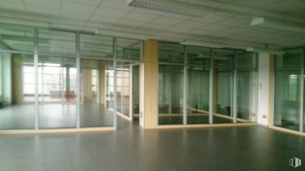 Office for rent at Las Gavias Business Center, Zona Chorillo, Alcalá de Henares, Madrid, 28806 with hall, fixture, wood, building, floor, flooring, real estate, glass, hardwood and ceiling around