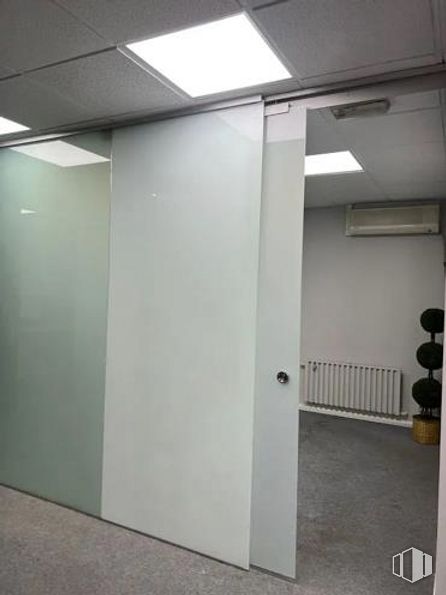 Oficina en alquiler en Calle Jorge Juan, 30, Salamanca, Madrid, 28001 con lámpara, accesorio, suelos, suelo, techo, edificio, vidrio, exterior del automóvil, aluminio y metal alrededor