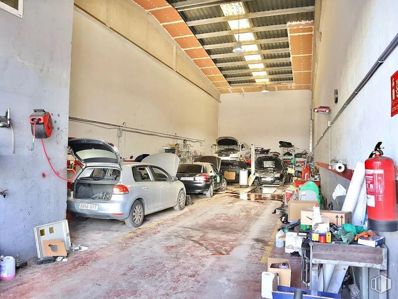 Nave en alquiler en Calle Francisco Medina Mendoza, Cabanillas del Campo, Guadalajara, 19171 con coche, neumático, rueda, vehículo, vehículo de motor, diseño automovilístico, iluminación del automóvil, exterior del automóvil, garaje y aparcamiento alrededor