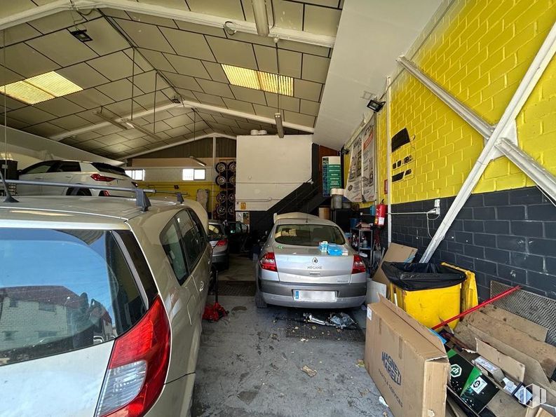 Industrial for sale at Avenida Canteras, Valdemoro, Madrid, 28034 with car, packaged goods, automotive parking light, land vehicle, vehicle, automotive tail & brake light, vehicle registration plate, motor vehicle, automotive lighting and automotive design around