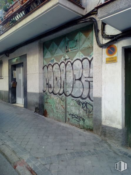 Nave en venta en Zona Villaverde, Villaverde, Madrid, 28021 con edificio, escritura, pintura, casa, arte, pared, fuente, barrio, graffiti y fachada alrededor