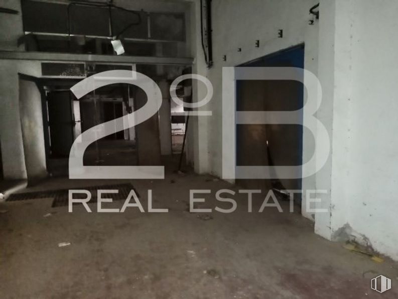 Industrial for sale at Casco urbano, La Puebla de Almoradiel, Toledo, 45840 with building, fixture, font, wood, gas, composite material, flooring, concrete, metal and facade around