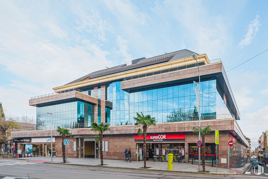 Oficina en alquiler en Edificio RRCC 6, Avenida Reyes Católicos, 6, Majadahonda, Madrid, 28220 con edificio, nube, cielo, planta, diseño urbano, árbol, casa, ocio, zona residencial y barrio alrededor