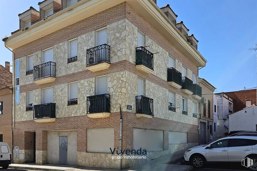 Local en venta en Centro, Humanes de Madrid, Madrid, 28970 con coche, rueda, ventana, neumático, vehículo terrestre, edificio, propiedad, vehículo, cielo y barrio alrededor