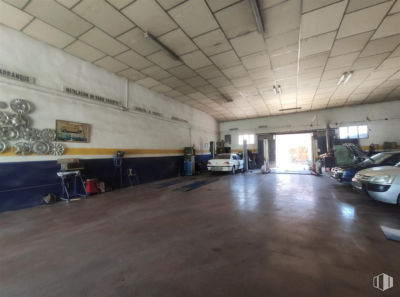 Industrial for sale at Calle Vino, La Puebla de Almoradiel, Toledo, 45840 with car, tire, field house, hall, building, floor, flooring, automotive design, vehicle and automotive lighting around