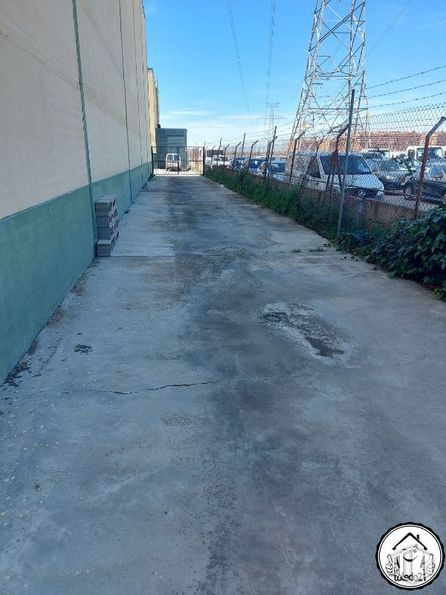 Industrial for sale at Camino Ciempozuelos, Seseña, Toledo, 45224 with clock, sky, road surface, asphalt, land lot, line, thoroughfare, sidewalk, automotive tire and road around