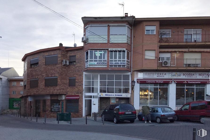 Retail for sale at Plaza Colon, Galapagar, Madrid, 28260 with car, building, window, wheel, cloud, vehicle, sky, tire, urban design and neighbourhood around