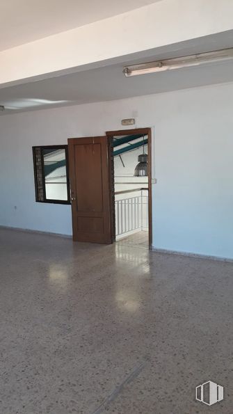 Nave en alquiler en Calle Fresnedillas, 4, Alcorcón, Madrid, 28925 con puerta, alumbrado, ventana, accesorio, madera, piso, casa, suelo, edificio y pasillo alrededor