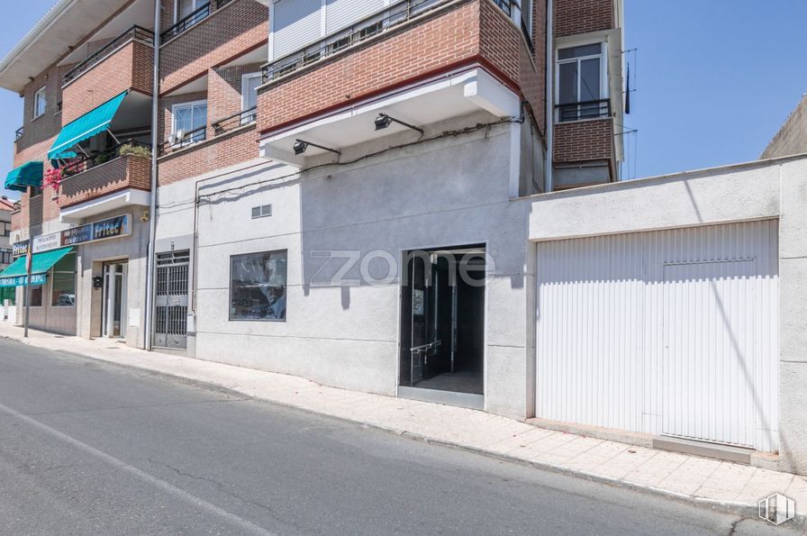 Local en venta en Calle Peñuelas, Torrejón de la Calzada, Madrid, 28991 con ventana, puerta, propiedad, cielo, diseño urbano, asfalto, área residencial, superficie de carretera, fachada y edificio alrededor