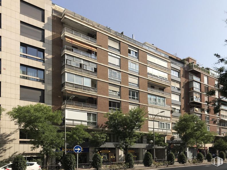 Oficina en alquiler en Calle O´Donnell, Salamanca, Madrid, 28009 con ventana, edificio, propiedad, cielo, árbol, bloque de torre, diseño urbano, condominio, barrio y pared alrededor