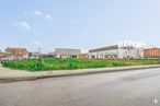 Land for sale at Calle Abril, s/n, San Blas - Canillejas, Madrid, 28022 with building, house, plant, sky, land lot, cloud, road surface, asphalt, urban design and residential area around