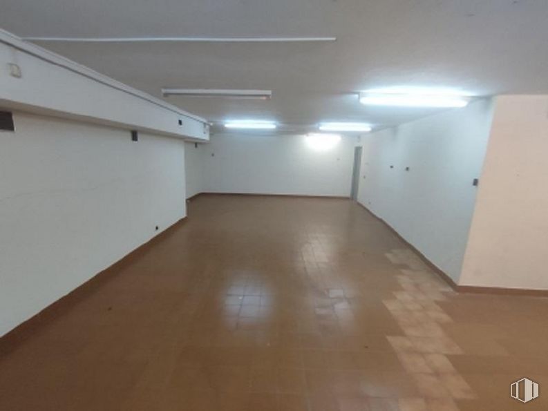 Retail for sale at Plaza Constitución, 5, Getafe, Madrid, 28901 with lighting, wood, flooring, floor, hall, fixture, hardwood, ceiling, wood stain and composite material around