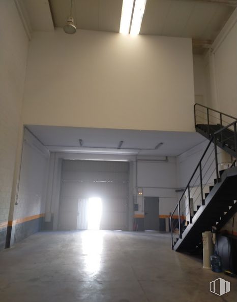 Industrial for rent at Avenida Palmeras, Ciempozuelos, Madrid, 28350 with lighting, light fixture, building, fixture, interior design, hall, flooring, floor, wood and house around