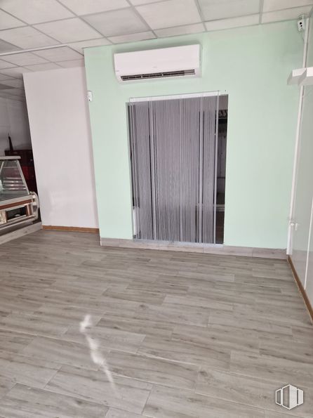 Retail for rent at Avenida de Ramón y Cajal, 8, Añover de Tajo, Toledo, 45250 with flooring, wood, floor, wood flooring, laminate flooring, plank, hardwood, wood stain, plywood and cleanliness around