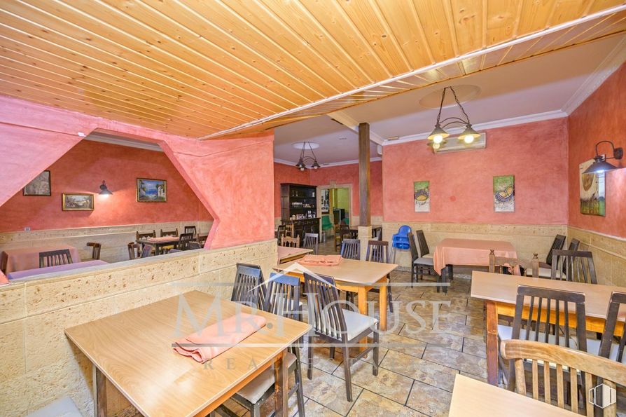 Retail for sale at Calle Dos Amigos, Parla, Madrid, 28980 with chair, light fixture, table, lighting, kitchen & dining room table, table top, furniture, interior design, floor and ceiling around