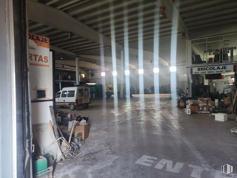 Industrial for sale at Polígono industrial Villacañas, Villacañas, Toledo, 45860 with van, automotive parking light, tire, wheel, car, vehicle, automotive design, architecture, floor and flooring around