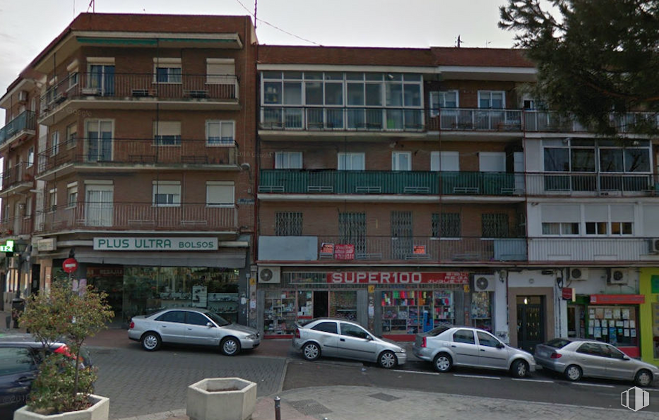 Local en venta en Camino Fuente de Arriba, Vicálvaro, Madrid, 28032 con coche, edificio, ventana, luz de estacionamiento automotriz, vehículo terrestre, rueda, vehículo, propiedad, neumático y planta alrededor