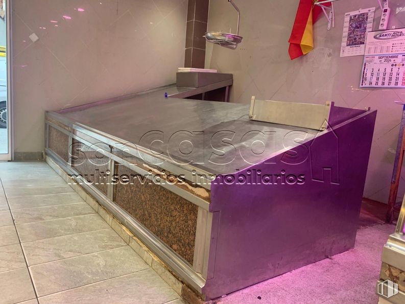 Local en alquiler en Calle Fuente Grande, Paracuellos de Jarama, Madrid, 28860 con ebanistería, morado, encimera, casa, suelos, suelo, rectángulo, cocina, madera y gas alrededor