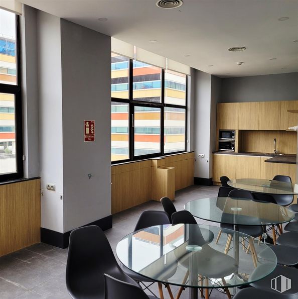 Office for sale at Calle María Tubau, Fuencarral - El Pardo, Madrid, 28049 with chair, window, kitchen & dining room table, interior design, flooring, furniture, wood, floor, ceiling and lighting around