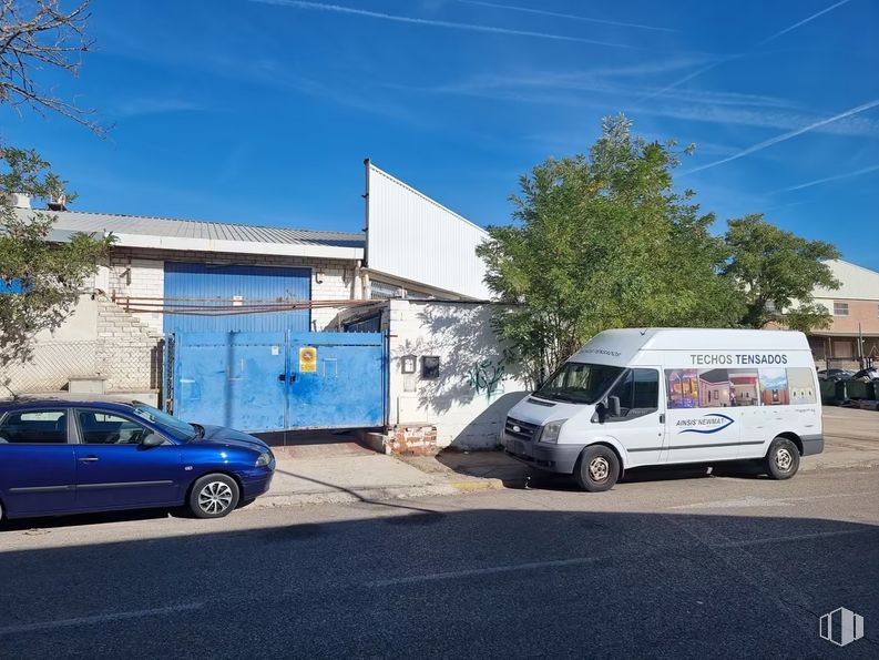 Nave en venta en Polígono industrial Mejorada, Mejorada del Campo, Madrid, 28840 con camioneta, coche, rueda, luz de estacionamiento automotriz, vehículo terrestre, cielo, neumático, vehículo, propiedad y azul alrededor