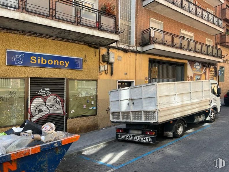 Local en venta en Avenida Carabancheles, Alcorcón, Madrid, 28921 con camión, neumático, matrícula, rueda, vehículo de motor, vehículo, matrícula del vehículo, superficie de la carretera, edificio y asfalto alrededor