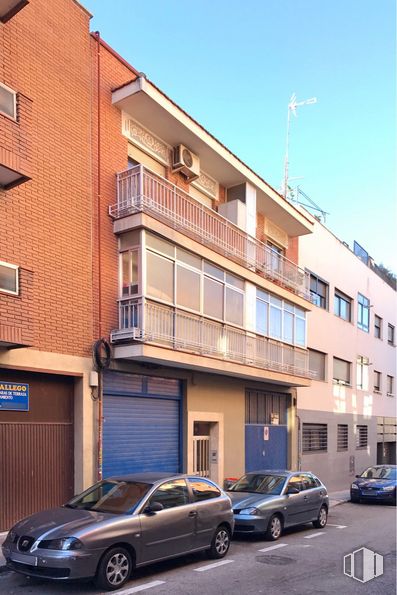 Local en venta en Calle Sierra de Alcaraz, 30, Puente de Vallecas, Madrid, 28053 con coche, rueda, edificio, neumático, vehículo terrestre, luz de estacionamiento automotriz, cielo, vehículo, propiedad y ventana alrededor