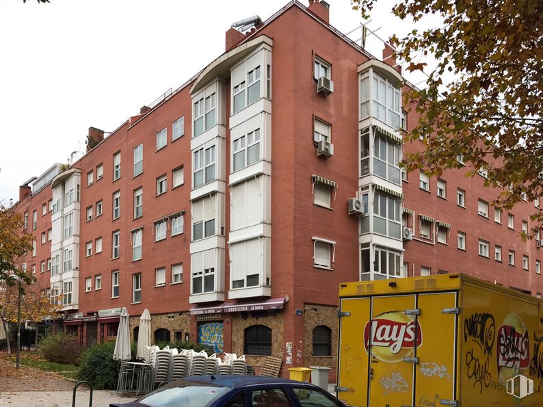 Local en venta en Calle Alcalá, San Blas - Canillejas, Madrid, 28027 con coche, luz de estacionamiento automotriz, vehículo terrestre, edificio, ventana, vehículo, cielo, árbol, diseño urbano y barrio alrededor