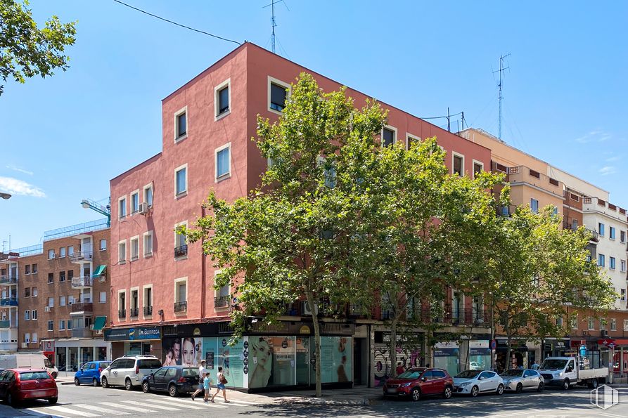 Local en alquiler en Calle de Alcalá, Ciudad Lineal, Madrid, 28027 con edificio, cielo, coche, propiedad, día, ventana, rueda, vehículo, diseño urbano y neumático alrededor