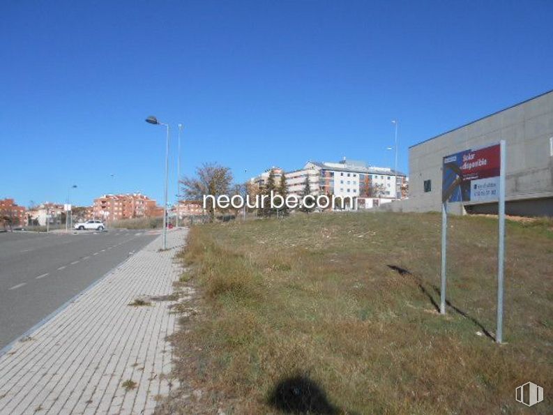 Suelo en venta en Camino Viejo de Tornadizos, Ávila, 05003 con edificio, luz de la calle, cielo, planta, lote de tierra, superficie de carretera, asfalto, área residencial, diseño urbano y brea alrededor