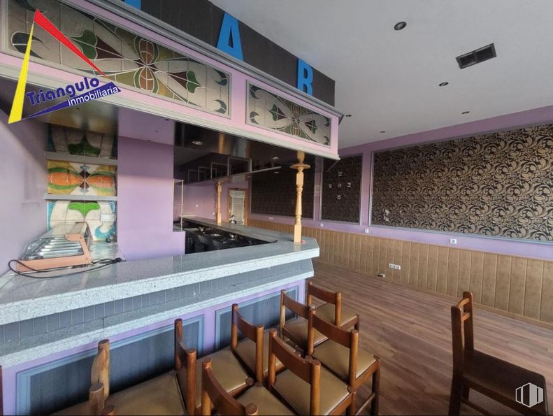 Retail for sale at El Cerro - Carretera San Rafael, Segovia, 40006 with chair, interior design, table, floor, flooring, real estate, ceiling, wood, space and leisure around