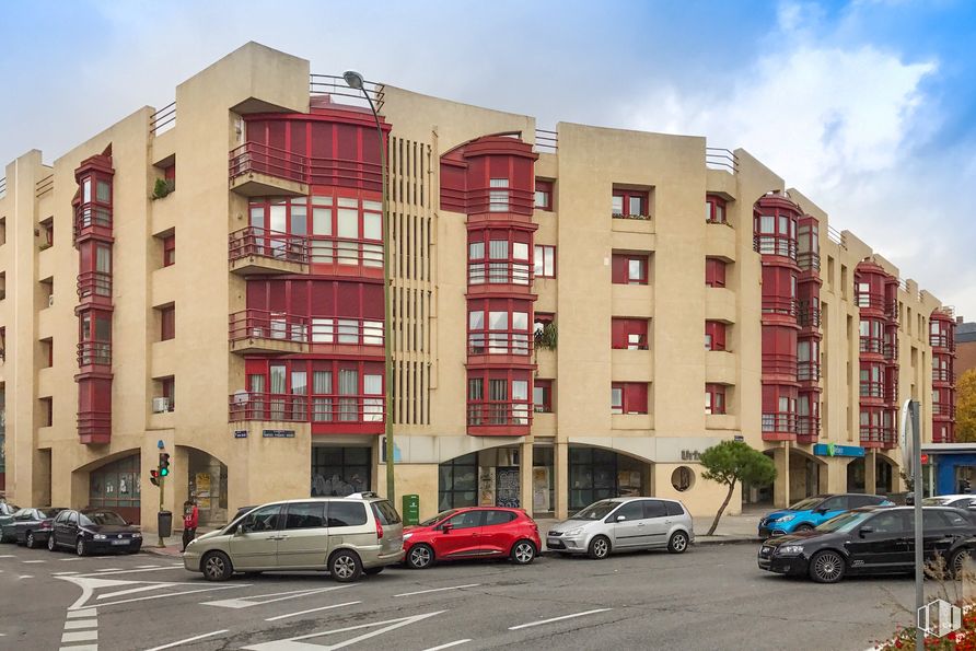 Local en alquiler en Calle Agustín Iturbide, 4, Hortaleza, Madrid, 28043 con coche, edificio, vehículo terrestre, rueda, neumático, cielo, propiedad, vehículo, nube y ventana alrededor