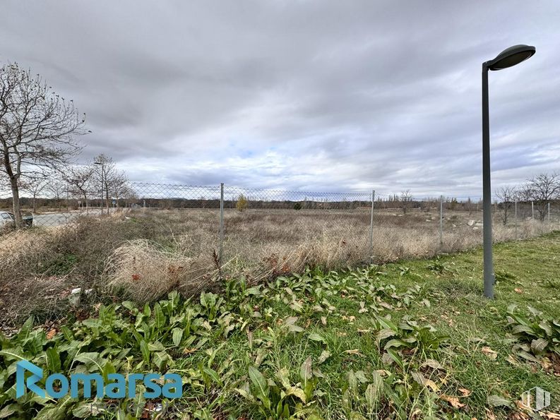 Suelo en venta en Calle Hoyo de Pinares, Ávila, 05002 con alumbrado, nube, planta, cielo, paisaje natural, luz de la calle, lote de terreno, hierba, árbol y pradera alrededor