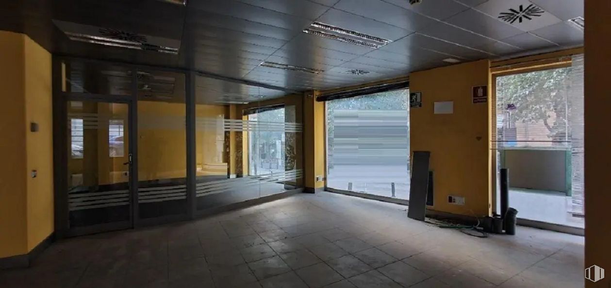 Local en venta en Travesía de Soria, Alcorcón, Madrid, 28921 con accesorio, arquitectura, hall, interiorismo, suelo, suelos, techo, ciudad, edificio y vidrio alrededor