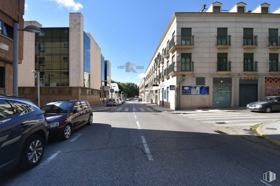 Local en alquiler y venta en Calle Perales, 1, Pinto, Madrid, 28320 con coche, neumático, rueda, edificio, cielo, ventana, vehículo, superficie de la carretera, asfalto y iluminación del automóvil alrededor