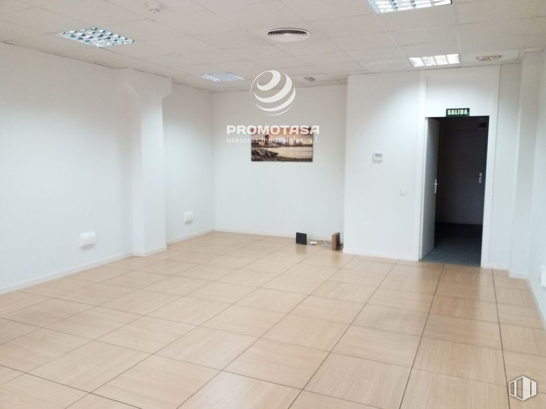 Oficina en alquiler en Zona empresarial, Rivas-Vaciamadrid, Madrid, 28521 con lámpara, alumbrado, suelos, suelo, techo, interiorismo, material compuesto, suelo de baldosas, vidrio y suelos de madera alrededor