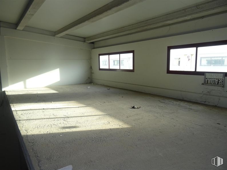 Industrial for sale at Calle Trillo, Seseña, Toledo, 45223 with window, fixture, floor, flooring, tints and shades, wood, composite material, hall, building and shade around