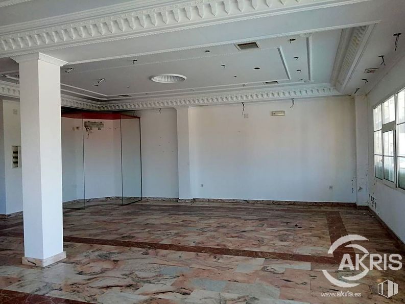 Retail for sale at Avenida de Europa, Griñón, Madrid, 28971 with light fixture, window, fixture, building, hall, interior design, flooring, wood, floor and real estate around